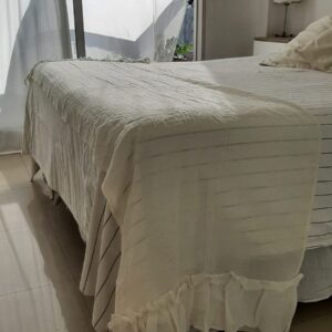 Pie de Cama de Gasa de Tusor con Volados Off White